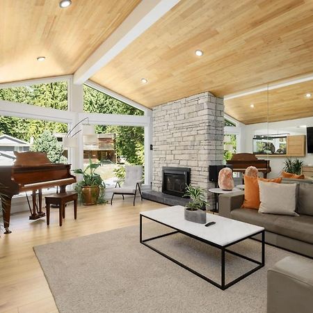 Beautiful Villa With Heated Pool Hot Tub By Forestノースバンクーバー エクステリア 写真