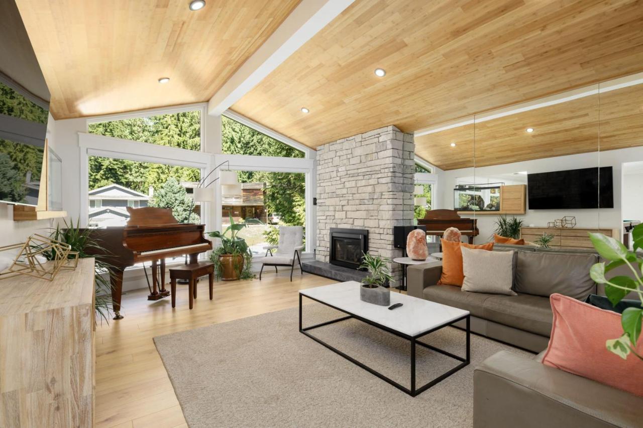 Beautiful Villa With Heated Pool Hot Tub By Forestノースバンクーバー エクステリア 写真