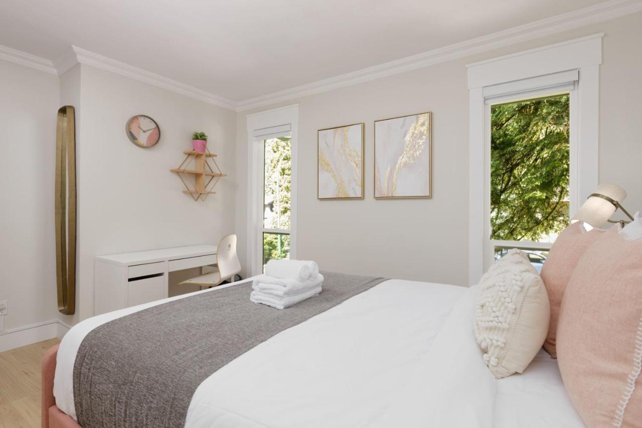 Beautiful Villa With Heated Pool Hot Tub By Forestノースバンクーバー エクステリア 写真