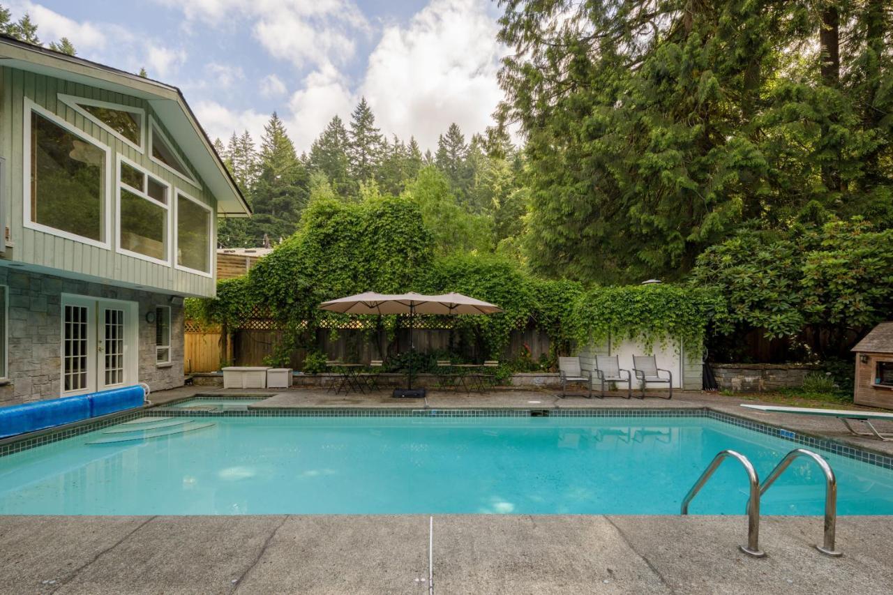 Beautiful Villa With Heated Pool Hot Tub By Forestノースバンクーバー エクステリア 写真