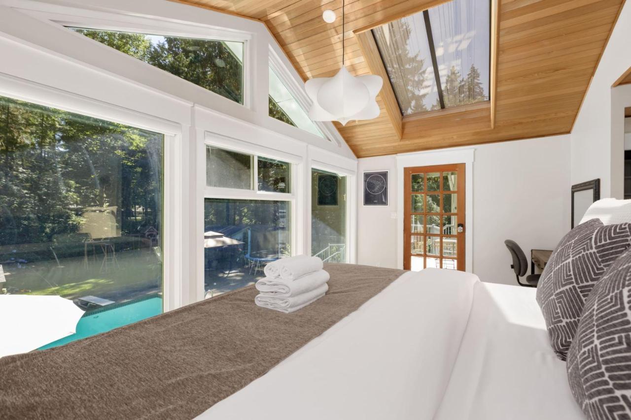 Beautiful Villa With Heated Pool Hot Tub By Forestノースバンクーバー エクステリア 写真