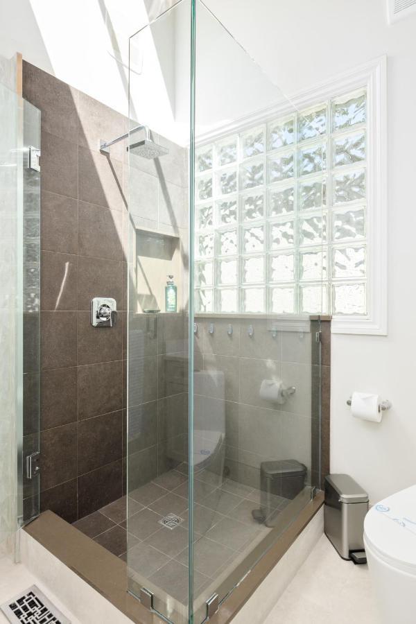 Beautiful Villa With Heated Pool Hot Tub By Forestノースバンクーバー エクステリア 写真